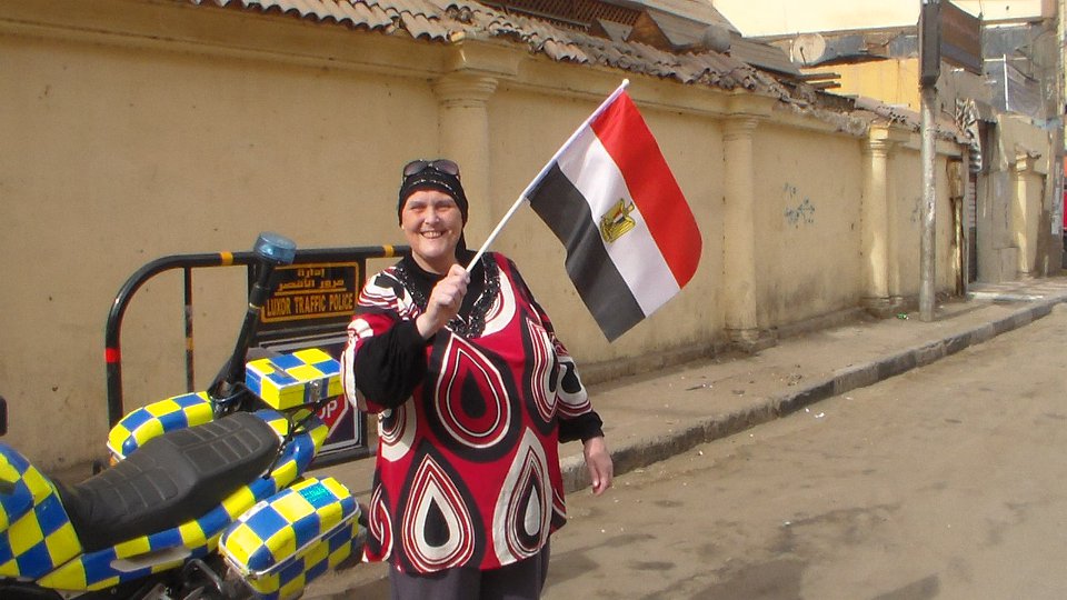 تيريزا كلارك وشقيقتها باربرا ملحة بريطانية لدعم الانتخابات الرئاسية المصرية من قلب الأقصر