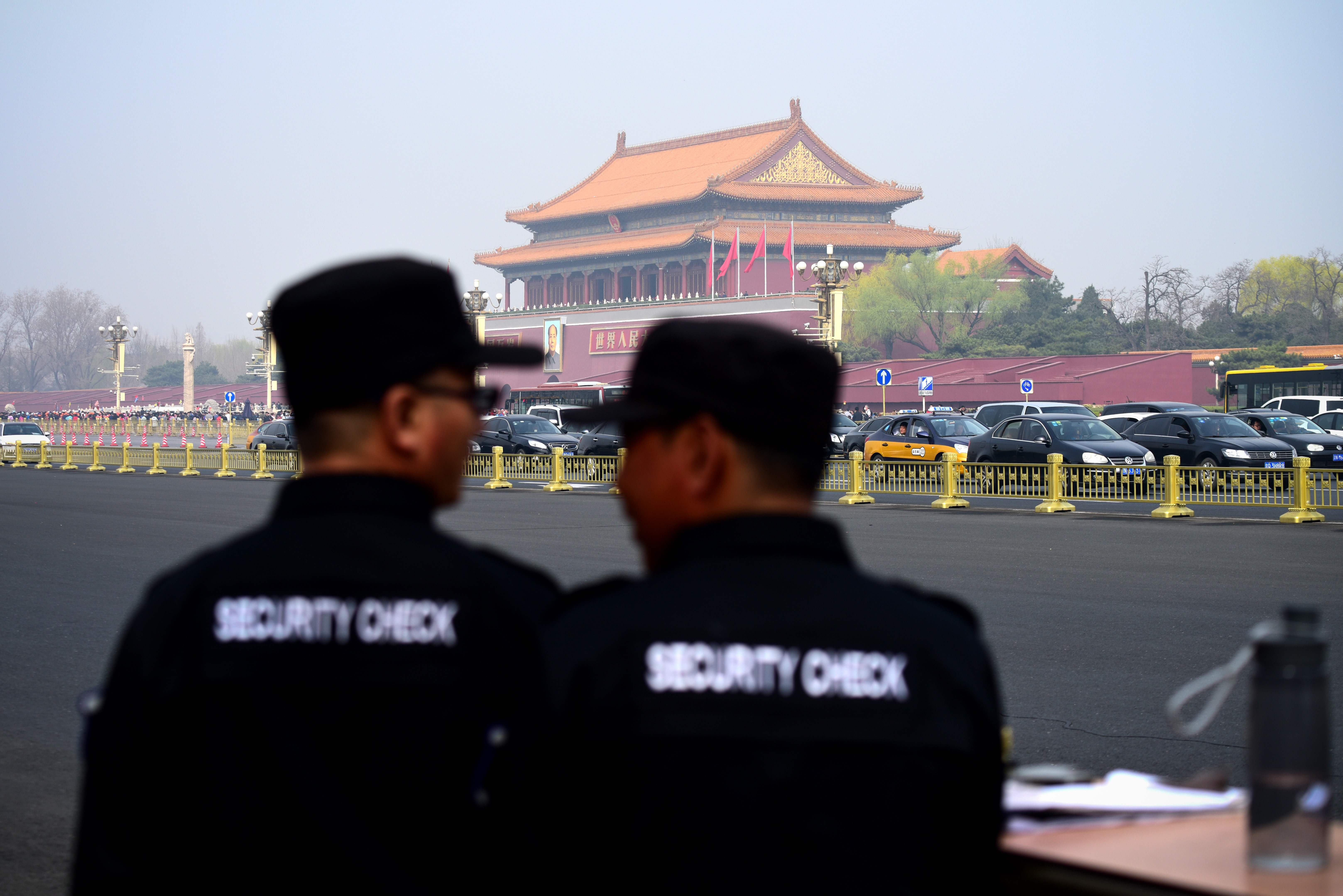 الشرطة الصينية تؤمن مرور موكب الوفد الكورى الشمالى