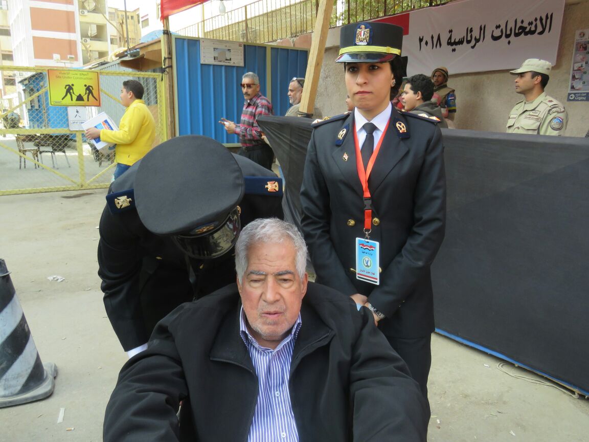 كبار السن وذوي الاحتياجات الخاصة يزنوا المشهد الانتخابي في مصر (7)