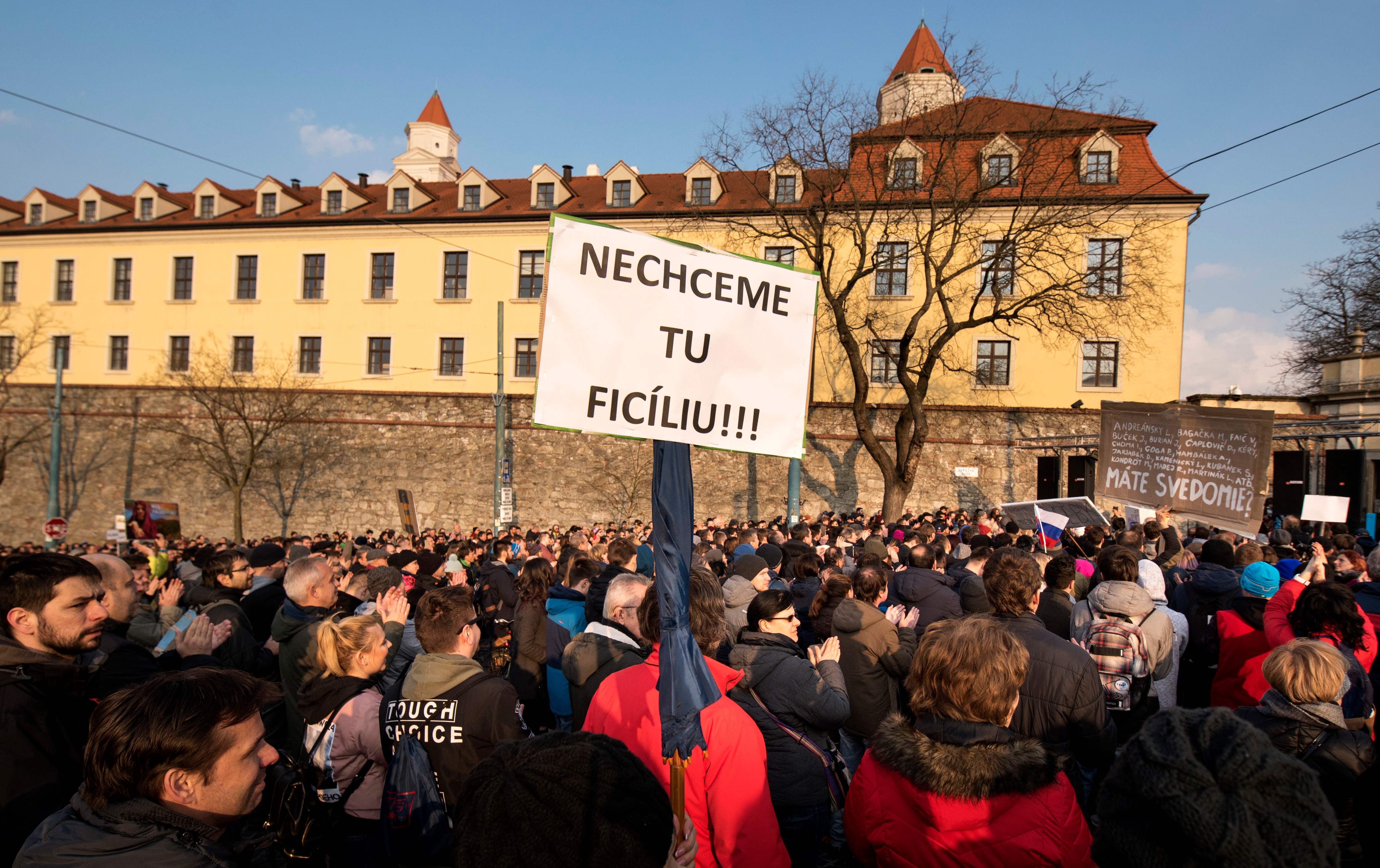 احتجاجات أمام البرلمان السلوفاكى