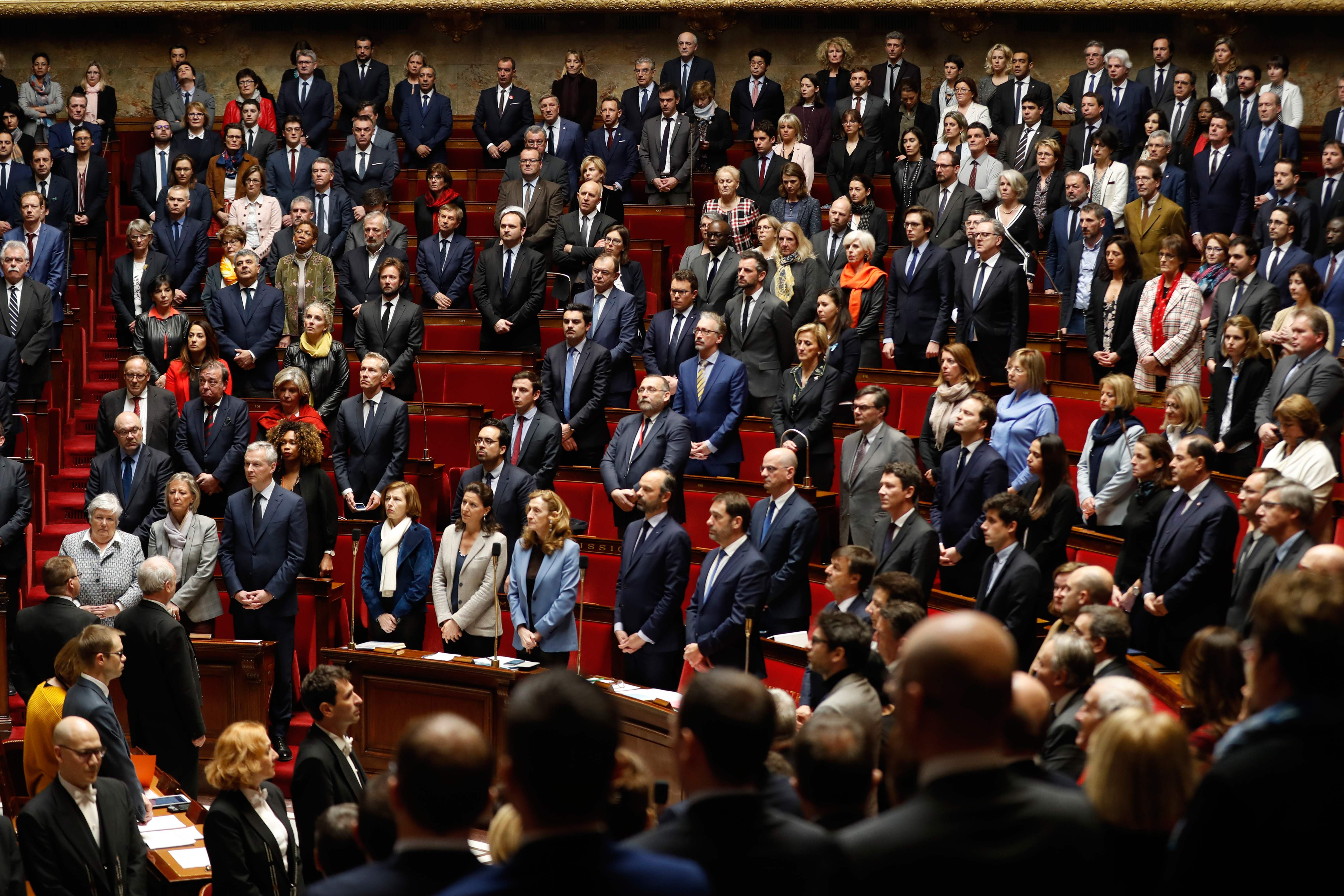 البرلمان الفرنسى يقف دقيقة حدادا على روح ضابط فرنسى