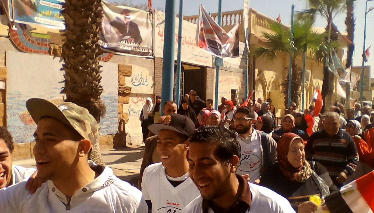 مسيرة لمعلمين مدرسة قايتباى لحث المواطنين للمشاركة الانتخابية (2)