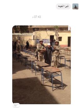 رجال الجيش يساعدون المسنين باللجان الانتخابية