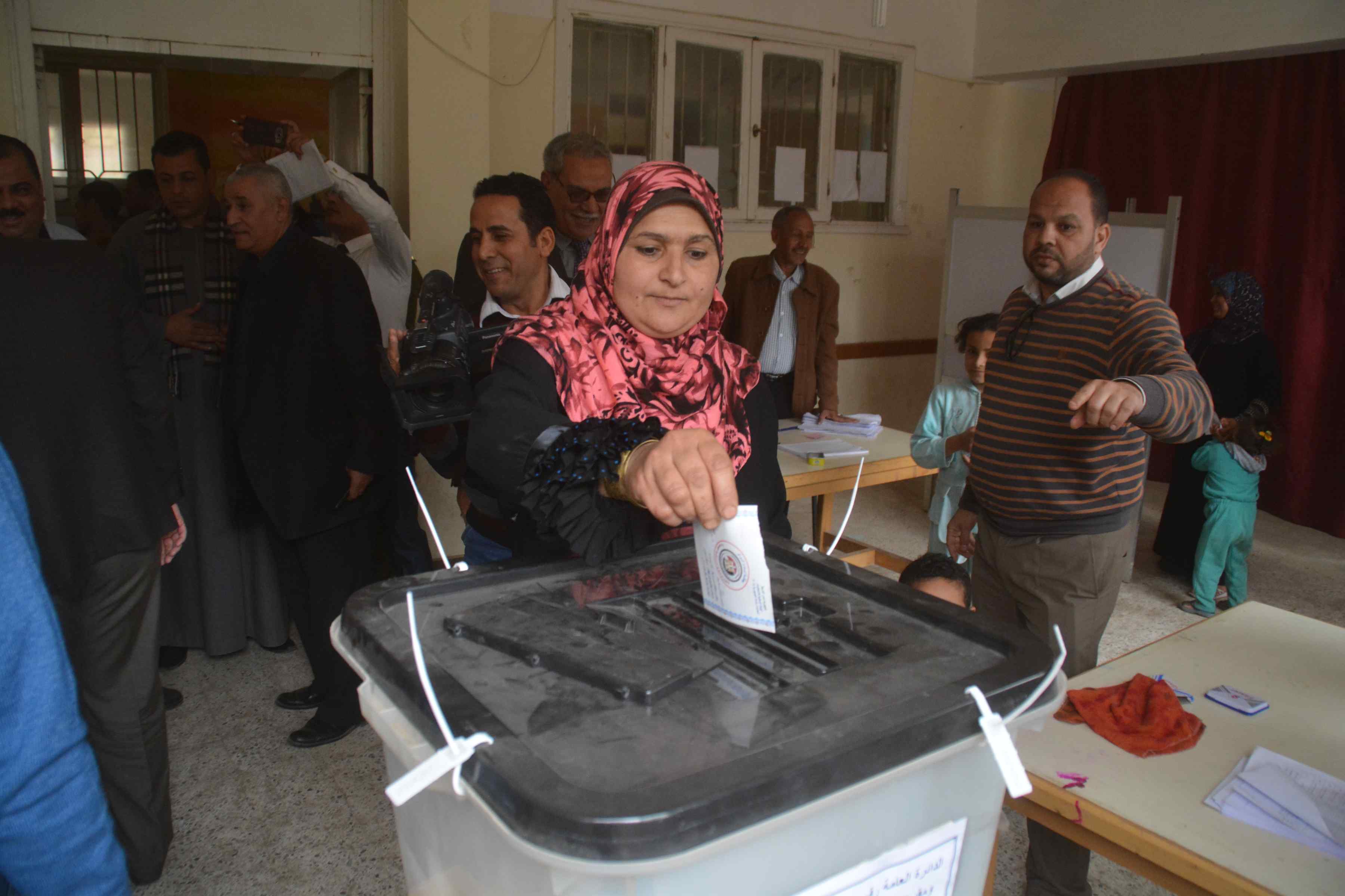 محافظ المنيا يتفقد لجان الانتخابات الرئاسية