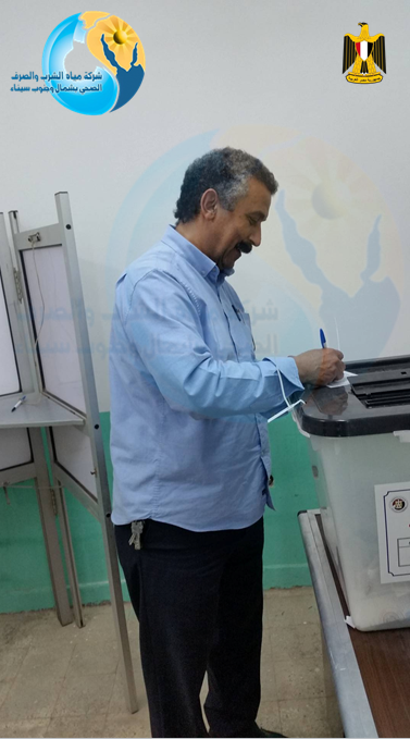 المهندس جمال عبد الصبور رئيس شركة المياه الشرب اثناء للادلاء بصوتة
