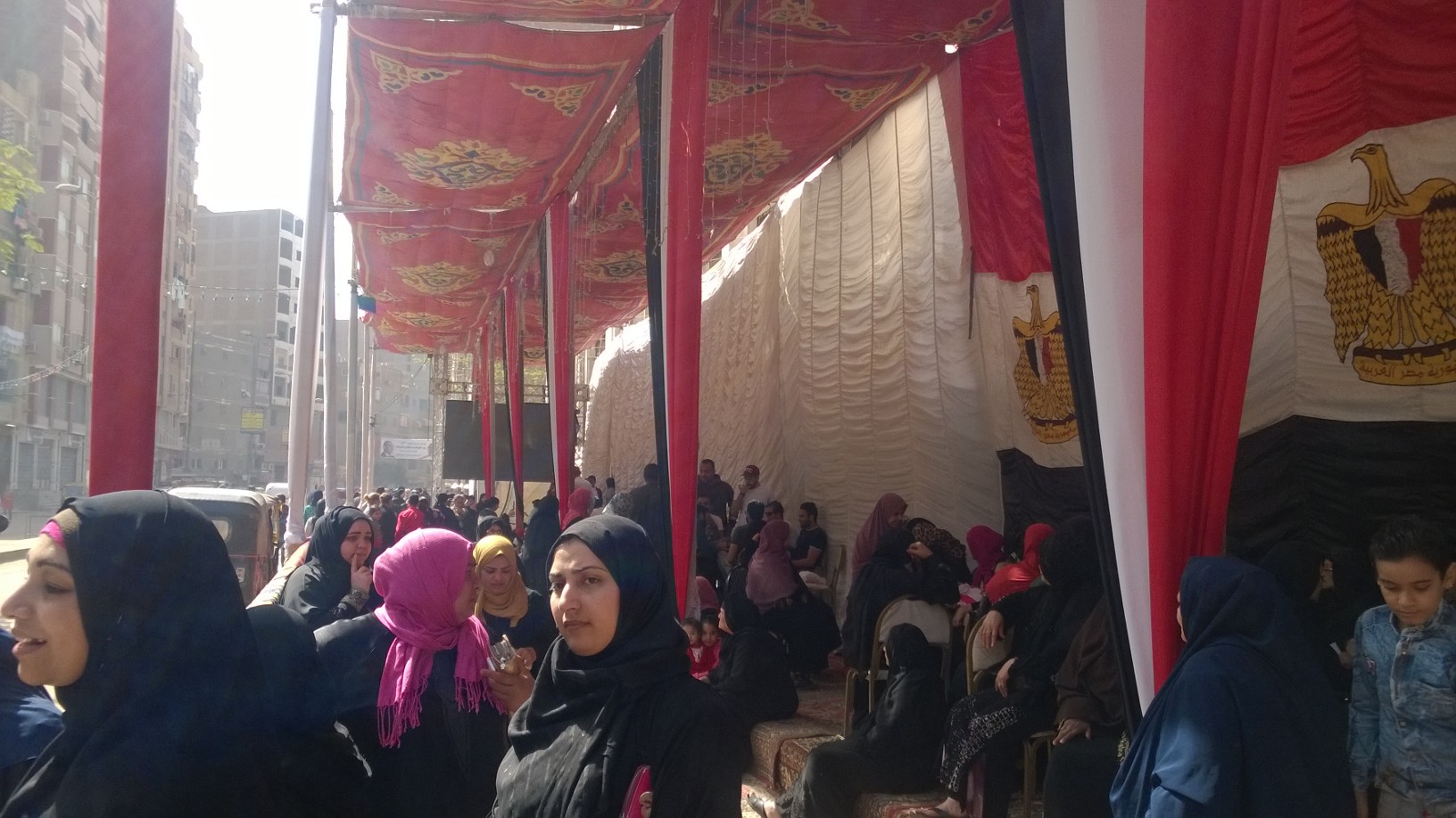 الناخبين بالوراق يتوافد  للإدلاء بأصواتهم فى اليوم الثانى  (1)