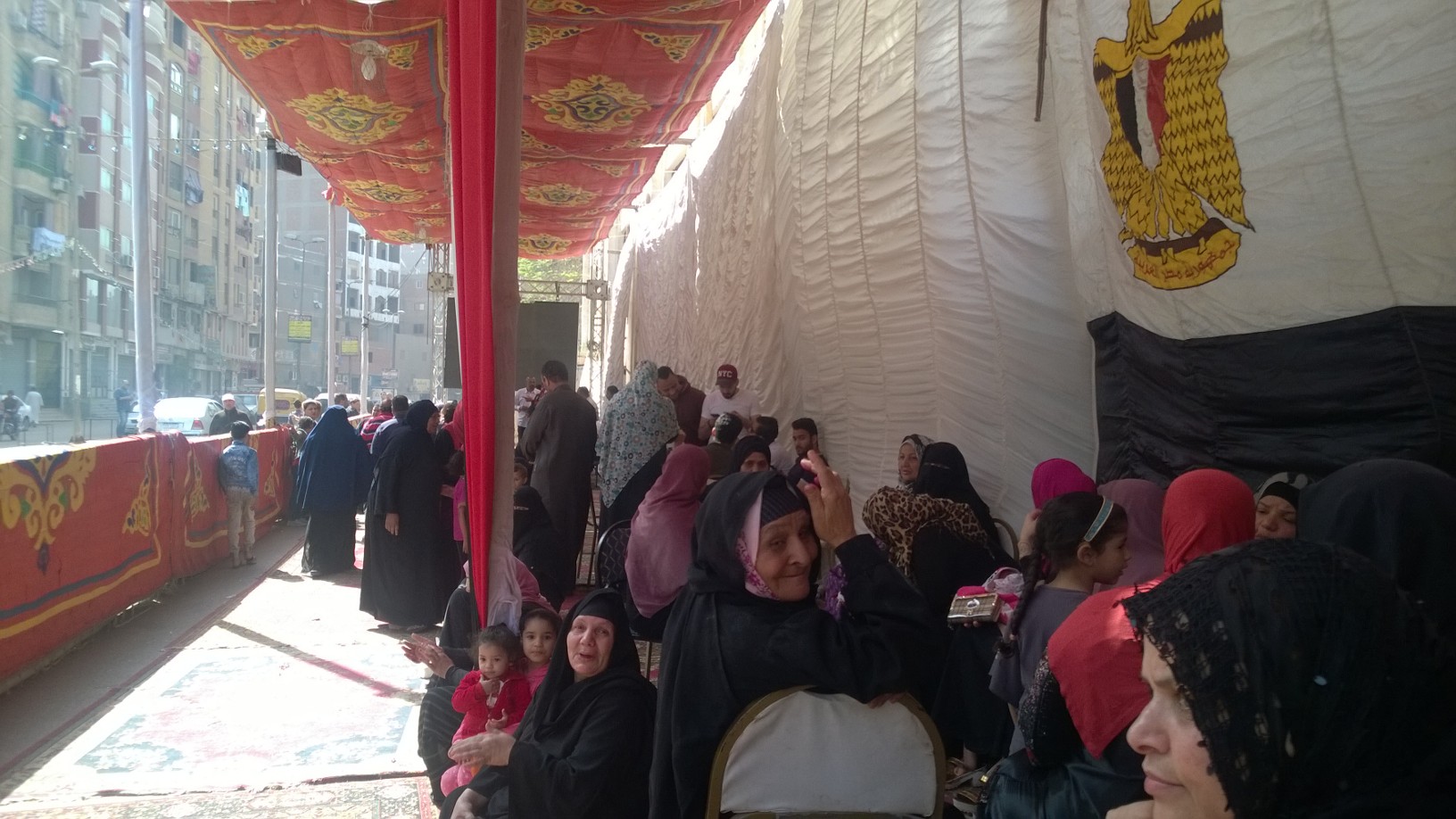الناخبين بالوراق يتوافد  للإدلاء بأصواتهم فى اليوم الثانى  (3)