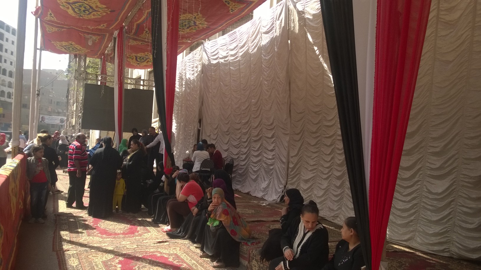 الناخبين بالوراق يتوافد  للإدلاء بأصواتهم فى اليوم الثانى  (4)
