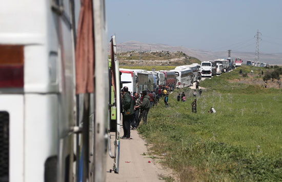 عشرات الأتوبيسات لنقل المدنيين والمسلحين من الغوطة الشرقية