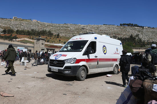 سيارة إسعاف ضمن سيارات نقل المدنيين والمسلحين من الغوطة