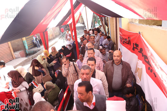 طوابير الناخبين أمام لجان الانتخابات