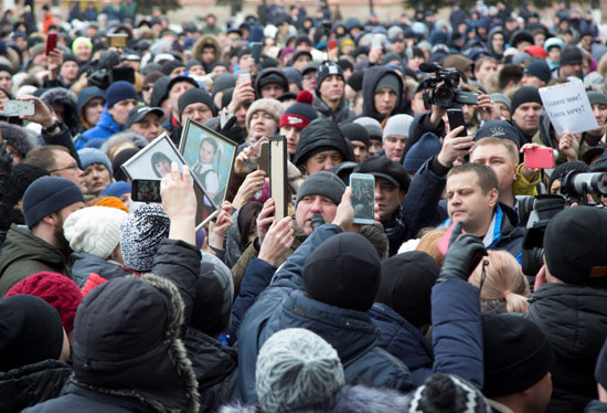مواطنو روسيا خلال التظاهرات 