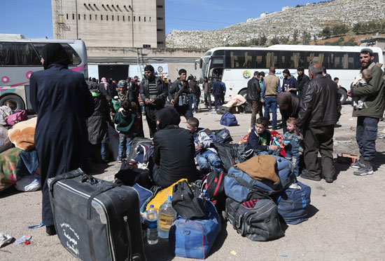 استعداد السوريين لمغادرة الغوطة الشرقية