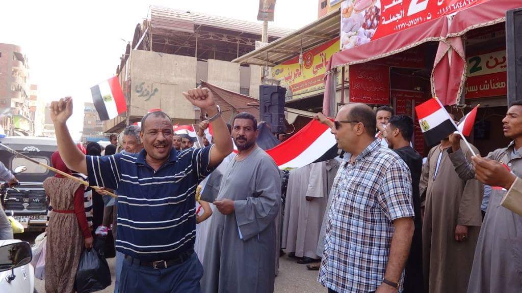  ناخبون يرقصون بأعلام مصر  (3)