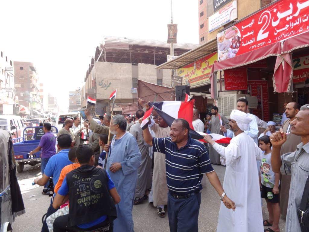  ناخبون يرقصون بأعلام مصر  (2)
