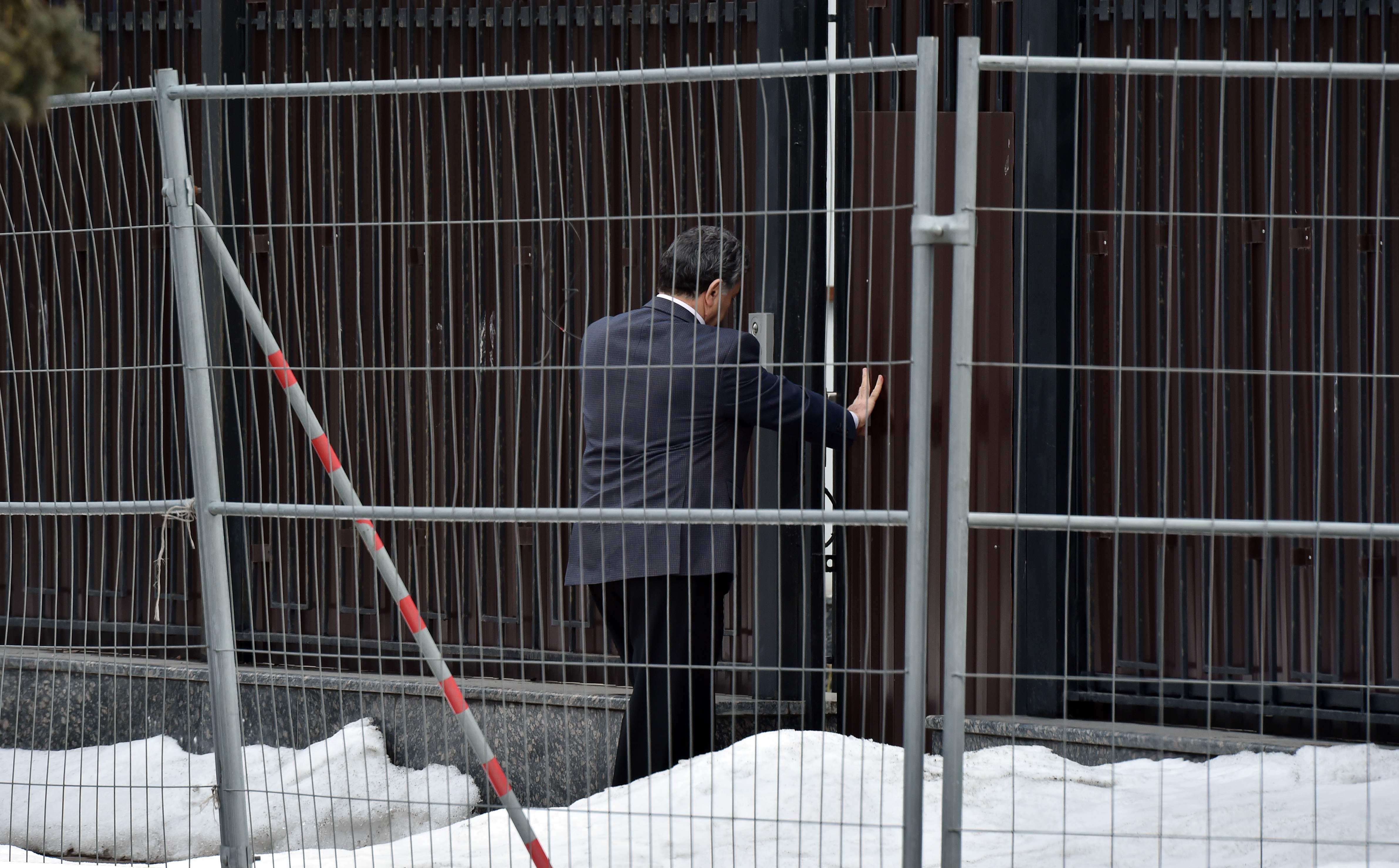 غلق باب السفارة الروسية فى أوكرانيا
