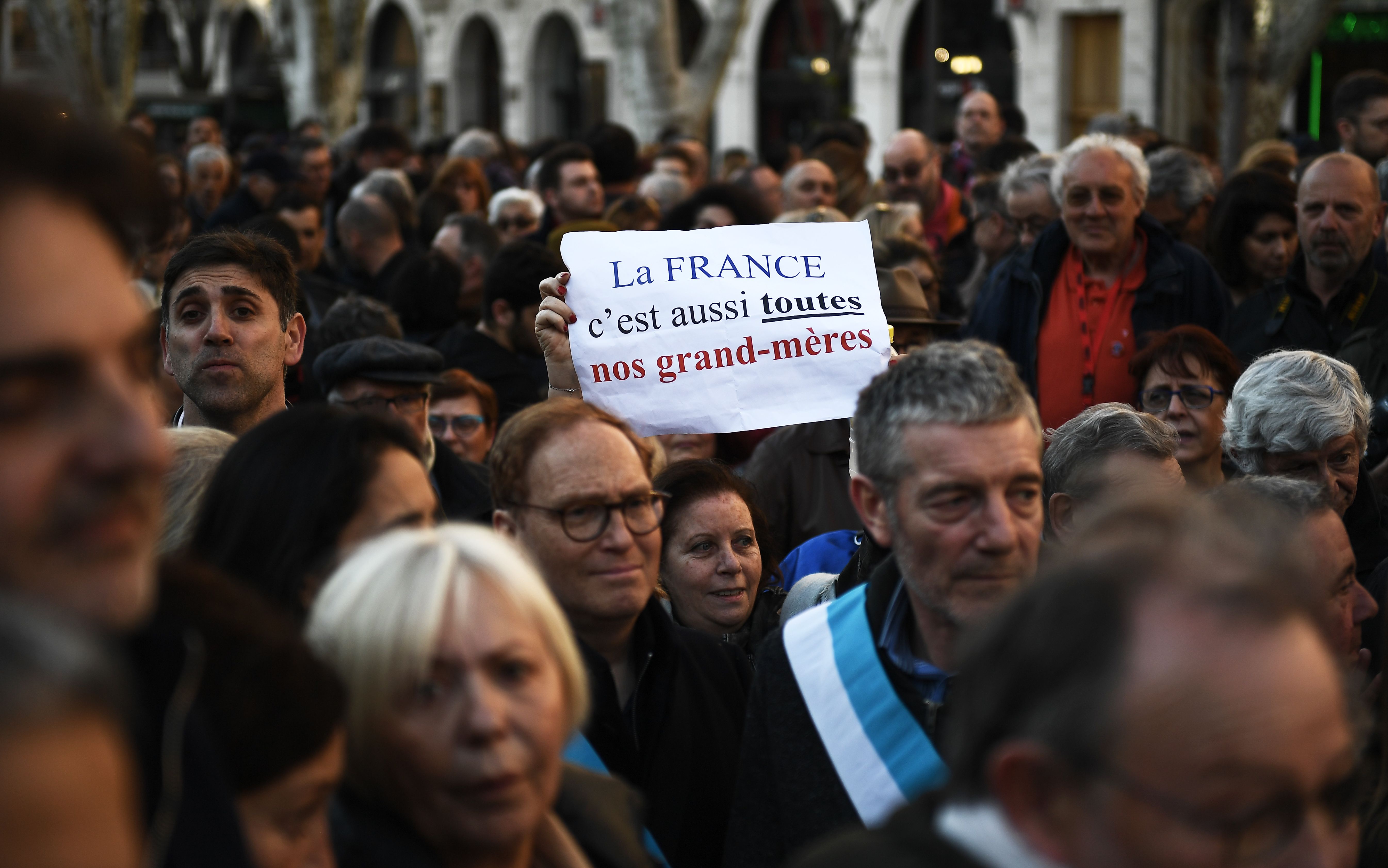 تظاهر مواطنو فرنسا