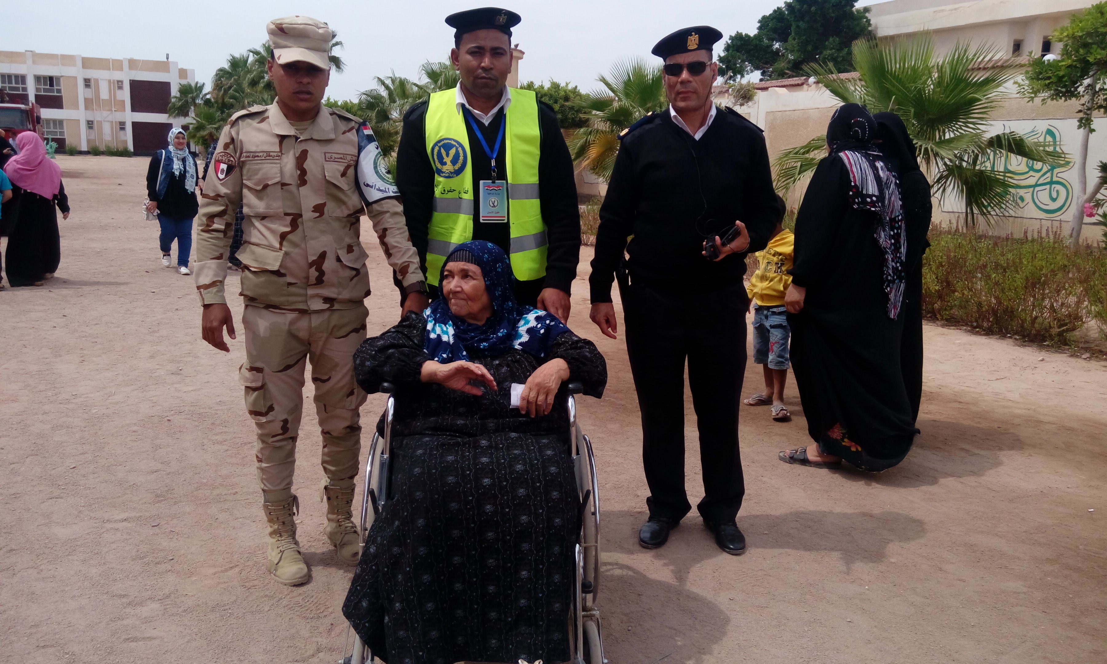 الناخبين امام لجنة الانتخابات