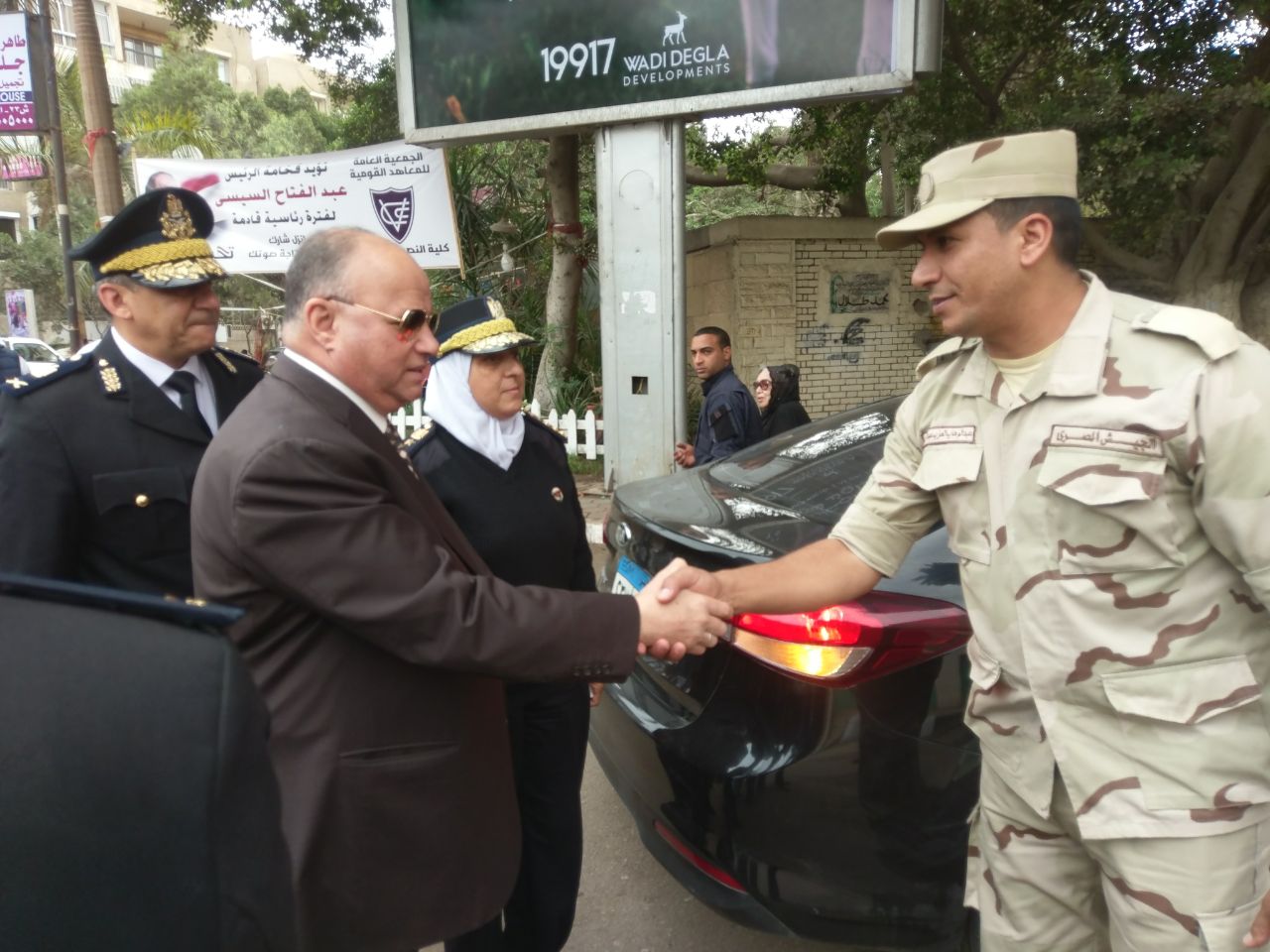 مدير أمن القاهرة يتفقد لجان الانتخابات  (1)