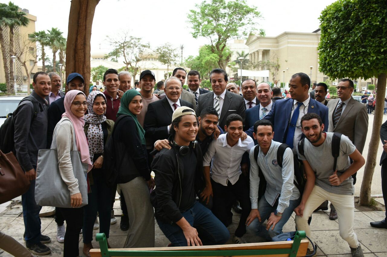 وزير التعليم العالى يتابع تيسيرات جامعة القاهرة لمنتسبيها للمشاركة بالانتخابات (4)