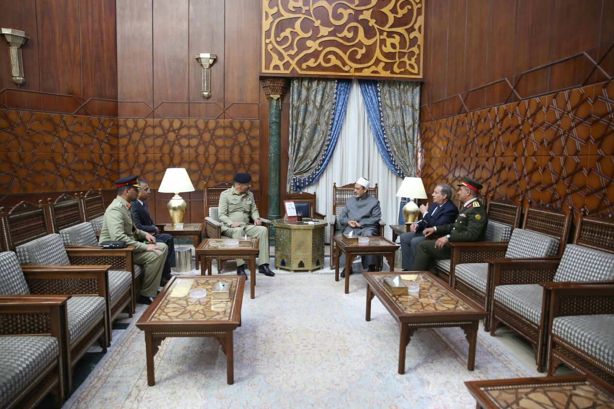 رئيس هيئة الأركان المشتركة الباكستانية يزور شيخ الأزهر (2)