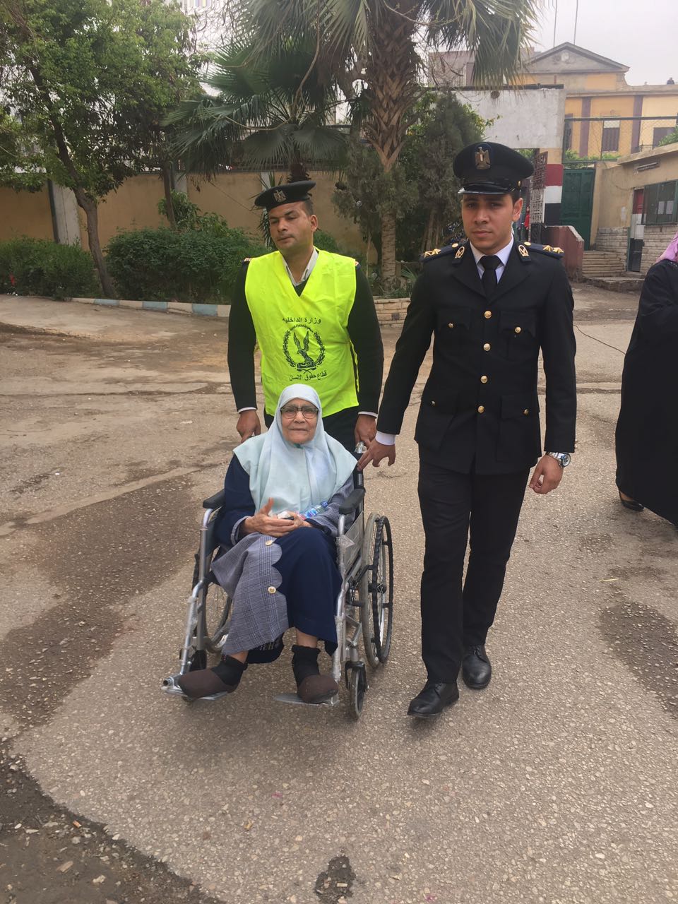 مدير أمن القاهرة يتفقد لجان الانتخابات  (10)