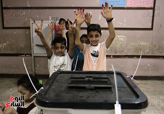 الاطفال يشاركون بالانتخابات (4)