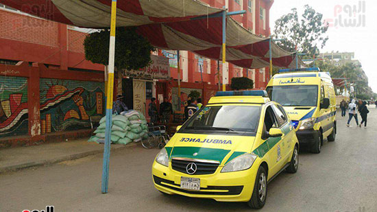 سيارة الاسعاف امام المقر الانتخابي للمريض