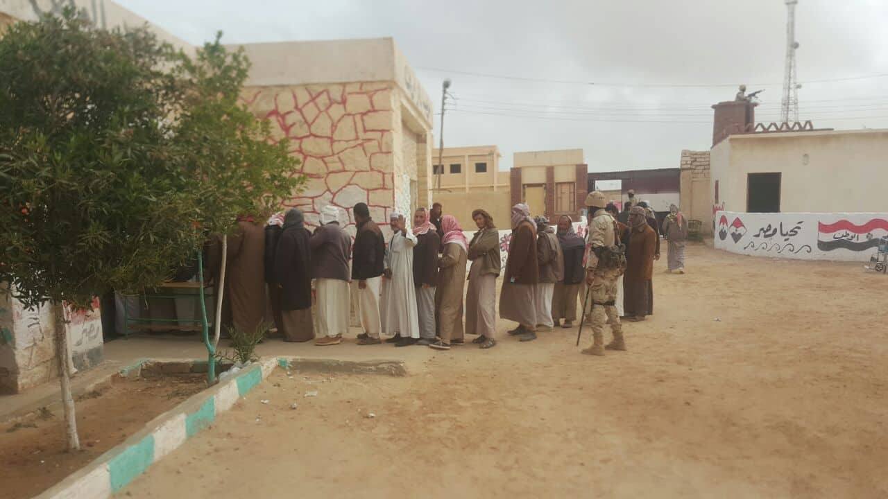 طابور الناخبين امام احدى اللجان بمدينة براني
