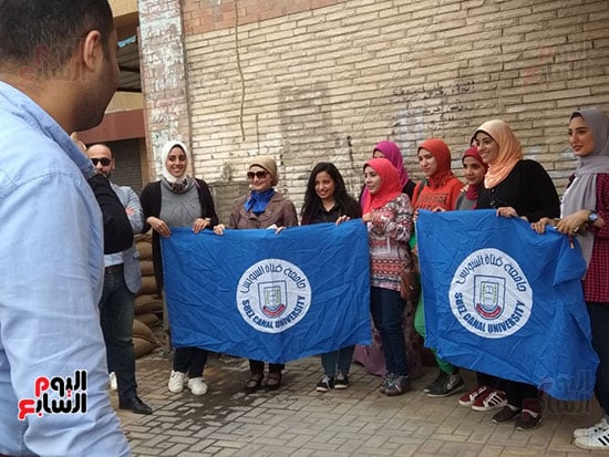   طلاب جامعة القناه يشاركون فى الانتخابات