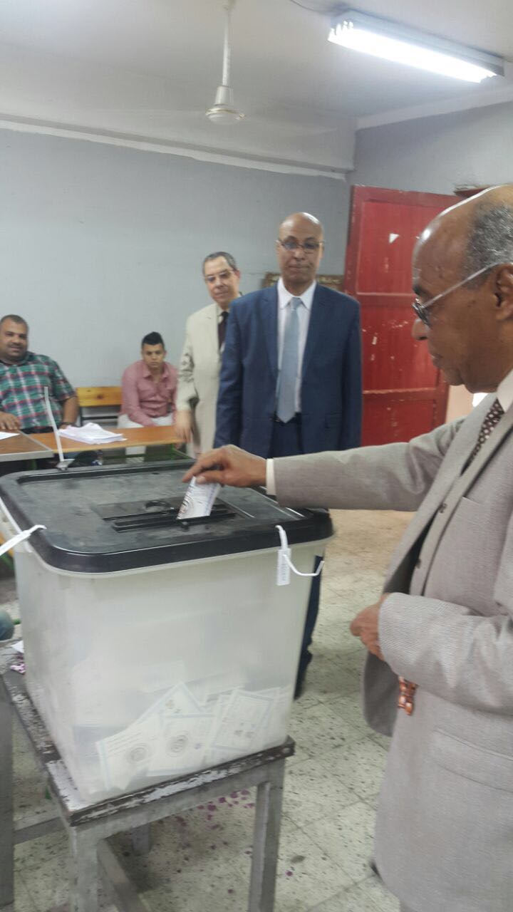 رئيس هيئة قضايا الدولة يدلي بصوته الانتخابي فى الانتخابات الرئاسية (4)