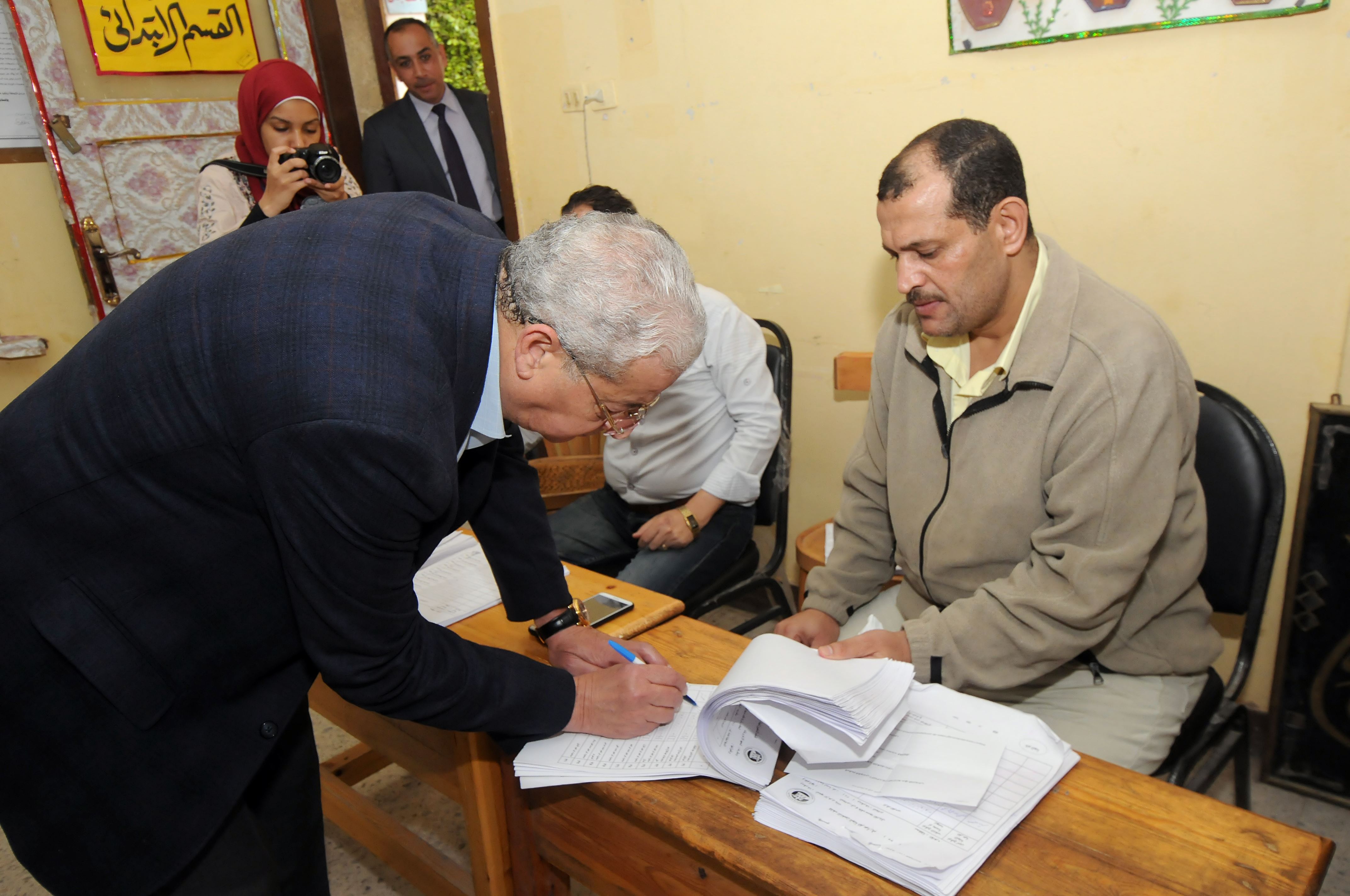 رئيس شركة المقاولون العرب يدلي بصوته فى انتخابات  الرئاسة (2)