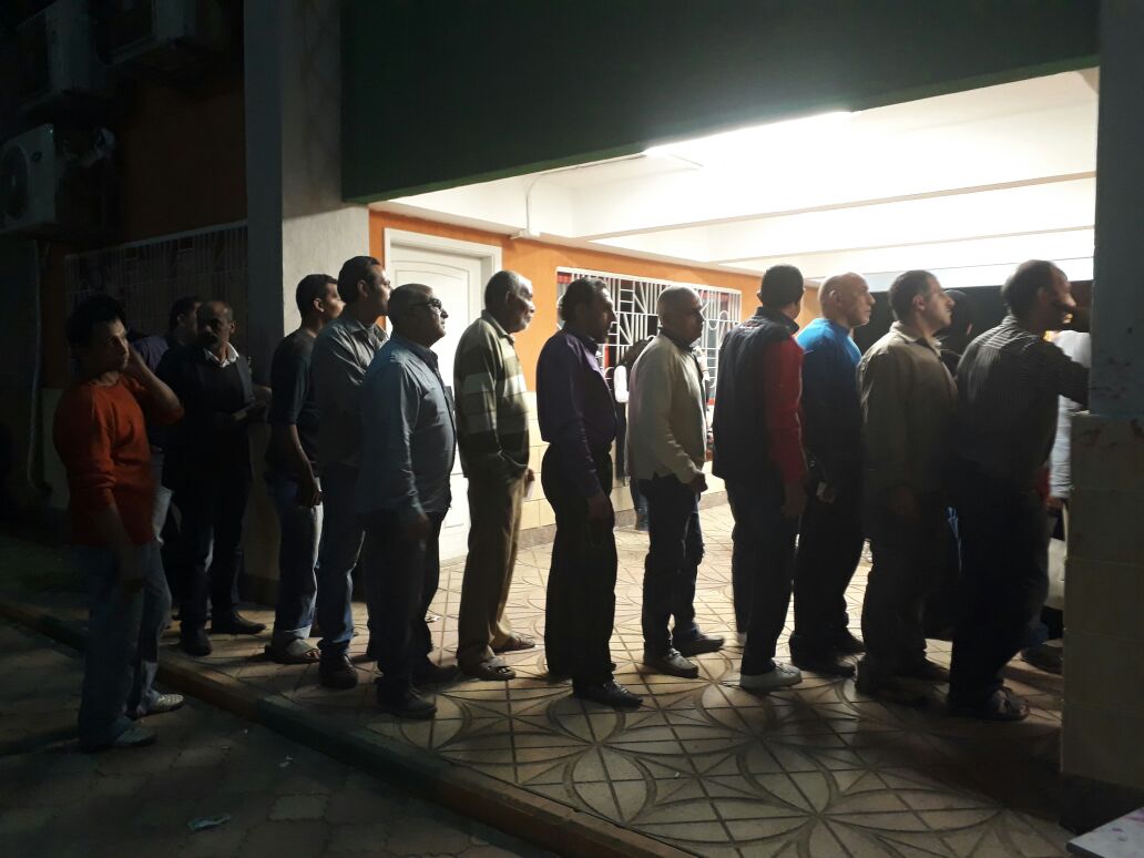 طوابير الشباب تتصدر المشهد فى آخر ساعات التصويت بمنطقة بولاق أبو العلا (4)