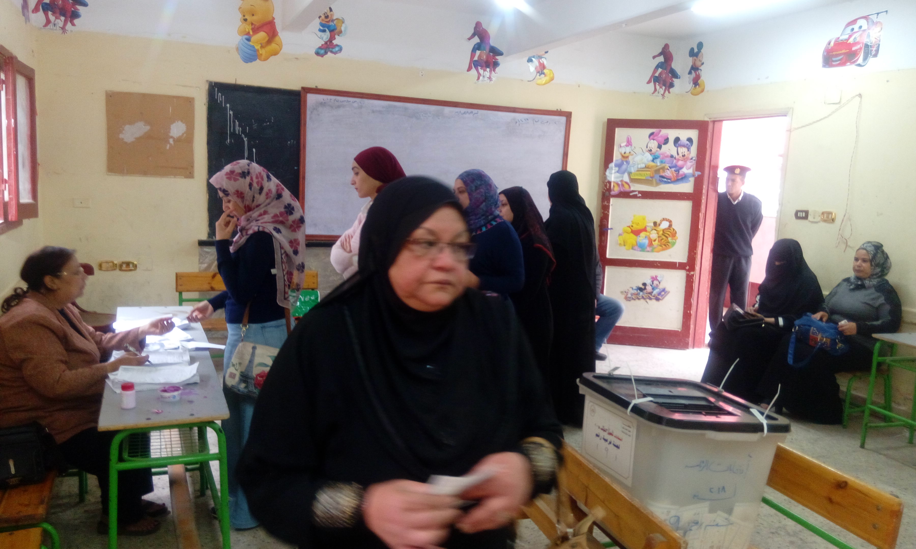 اقبال من السيدات على لجان انتخابات الرئاسة بالدقهلية (4)