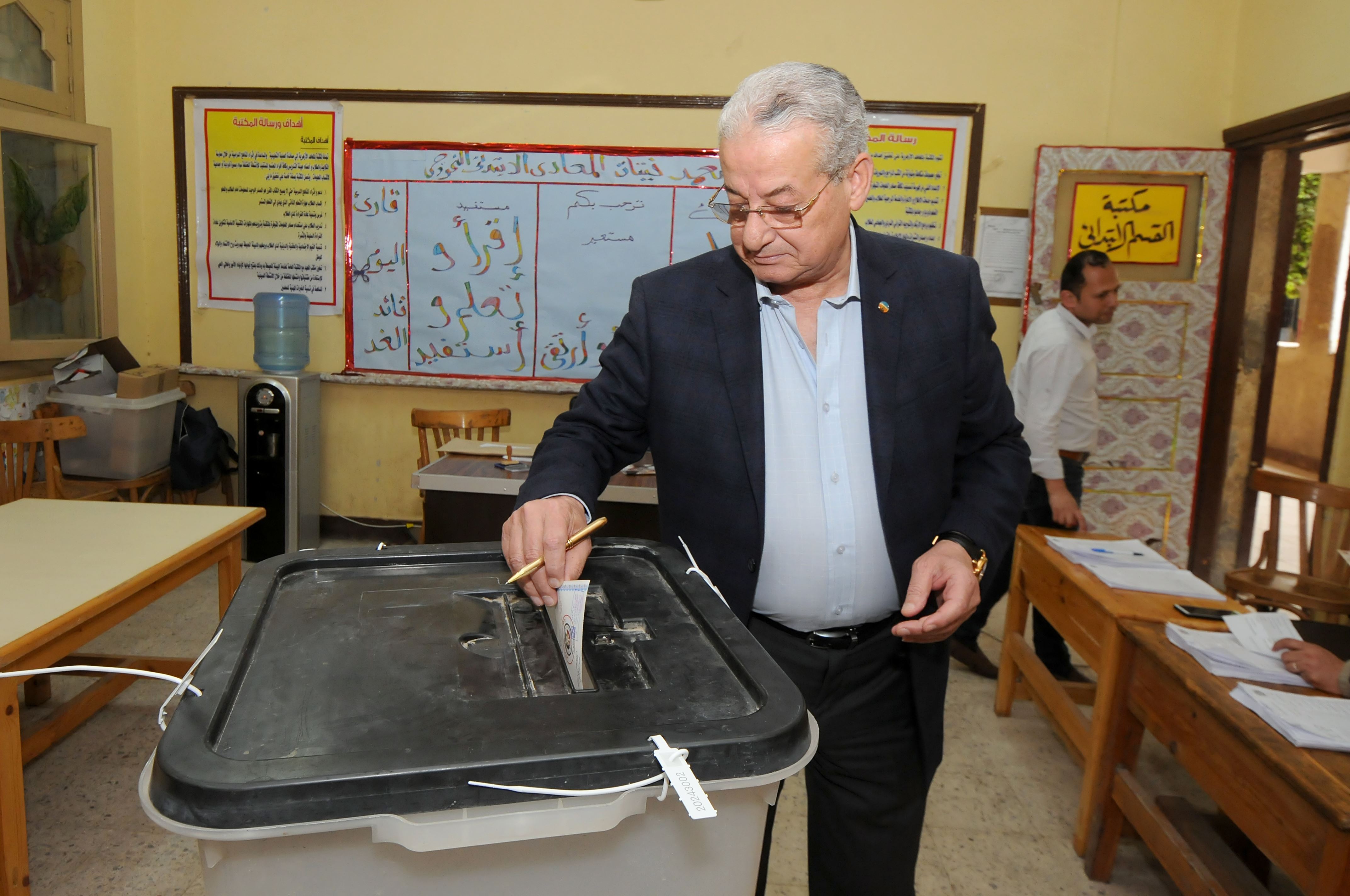 رئيس شركة المقاولون العرب يدلي بصوته فى انتخابات  الرئاسة (3)