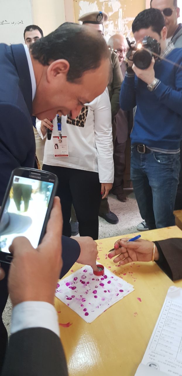 رئيس نادى القضاة يدلى بصوته فى الانتخابات الرئاسية (3)