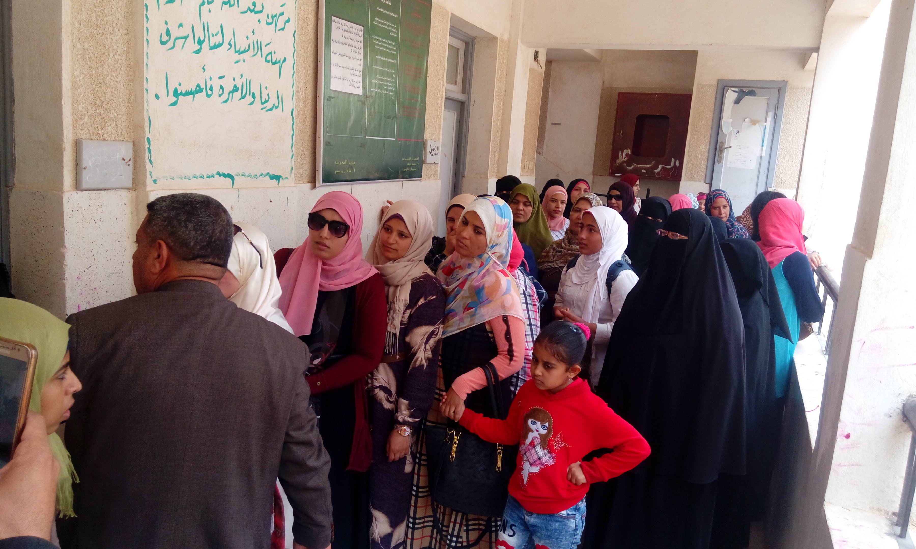  المسيرة لناخبين امام اللجان الانتخابية