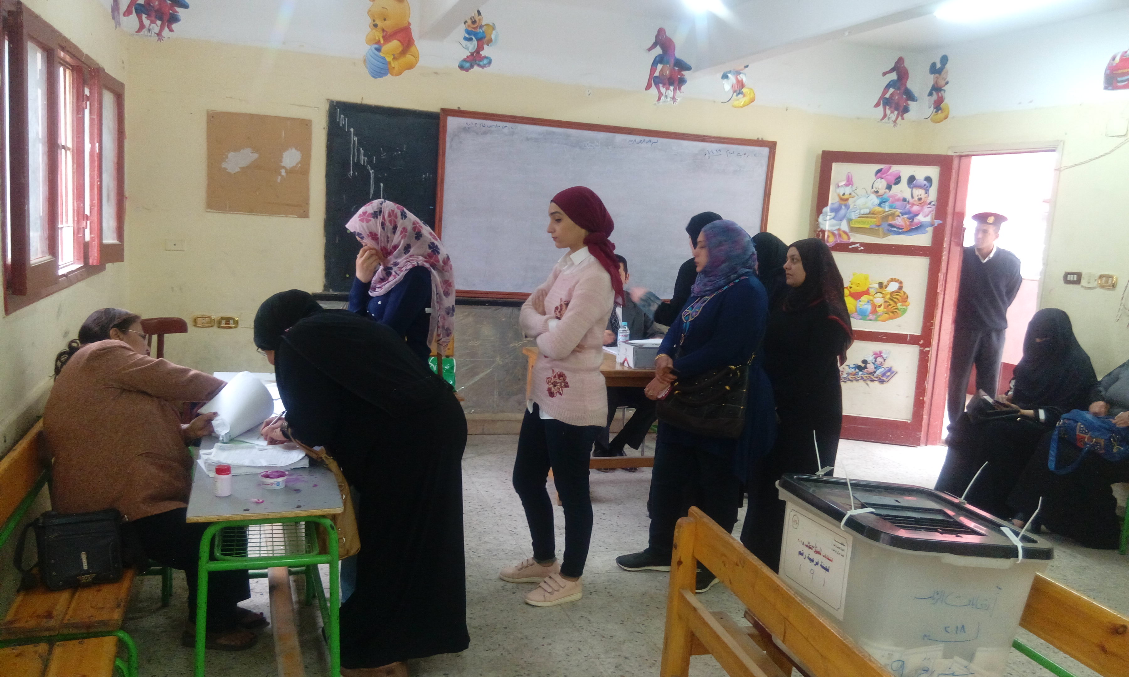 اقبال من السيدات على لجان انتخابات الرئاسة بالدقهلية (2)