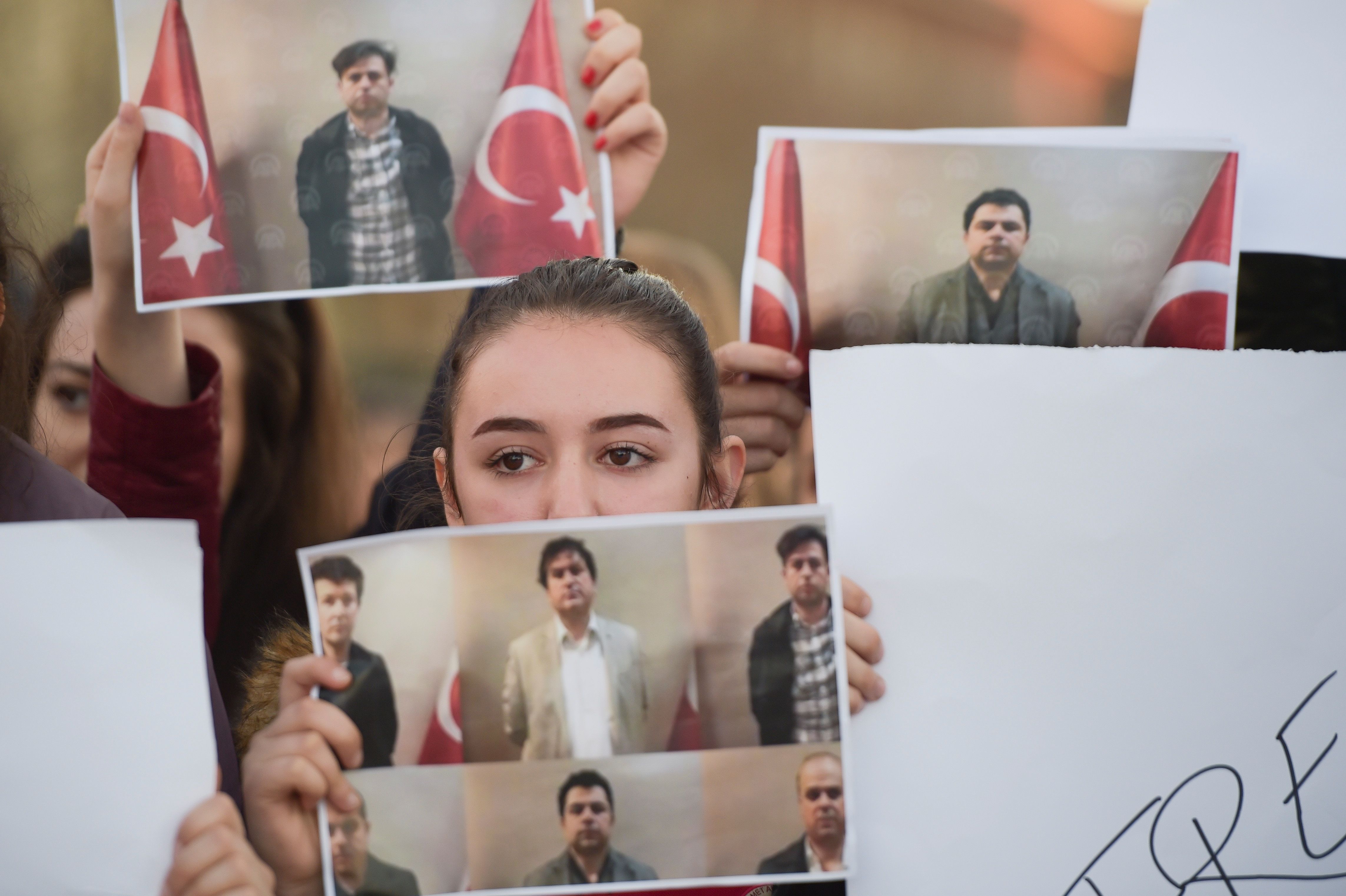 تظاهرات تضامنية مع معلمين أتراك