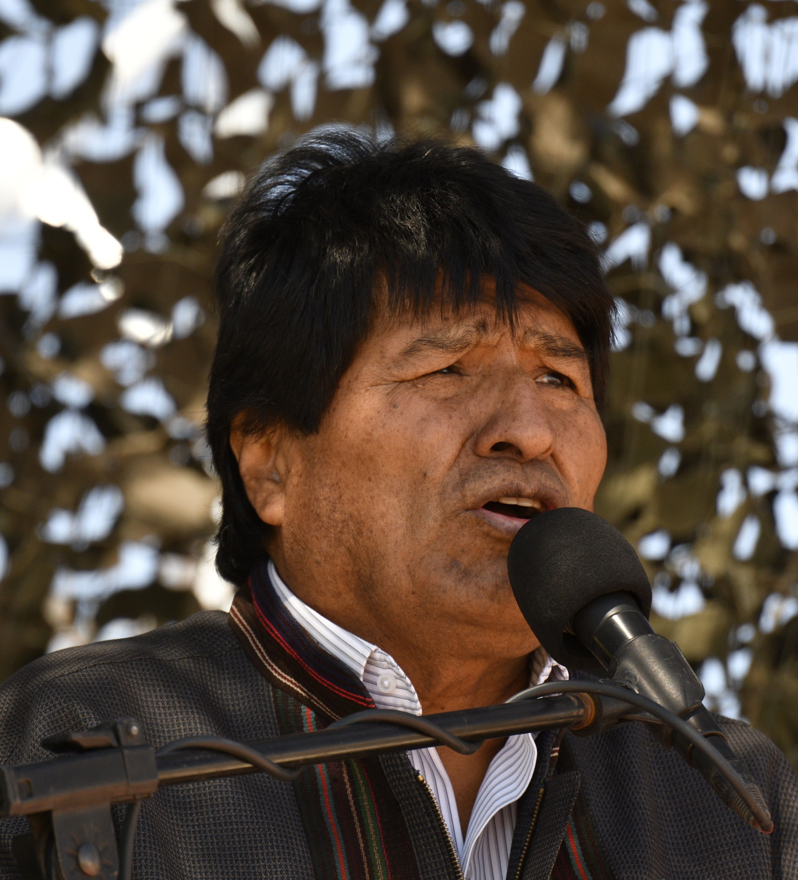 رئيس بوليفيا يلقى كلمة خلال إعادة تمثيل معركة لبلاده مع تشيلى