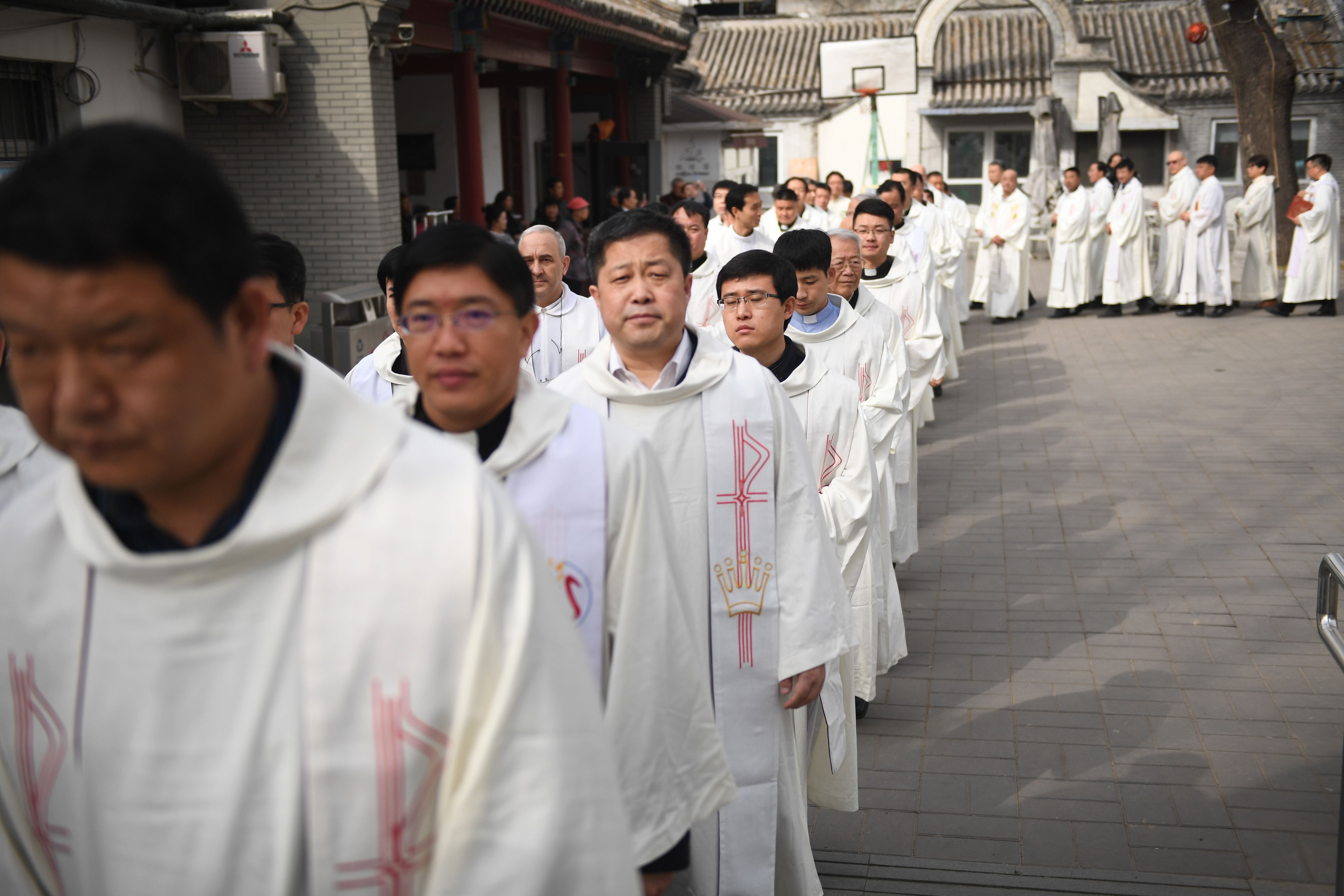 احتفالات عيد الفصح في كاتدرائية بكين