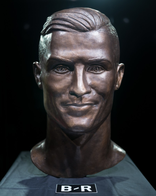 تمثال رونالدو بعد إعادة تصميمه