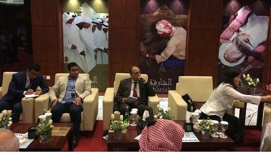 جانب من جلسة الشيخ سلطان بن أحمد القاسمى مع الإعلاميين (1)