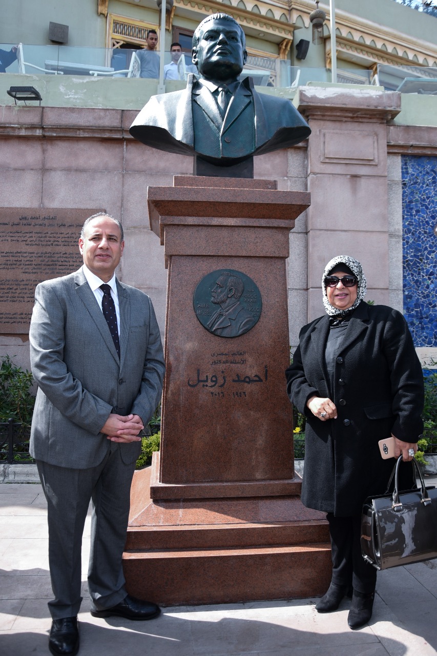 محافظ الإسكندرية يفتتح تمثال أحمد زويل  (1)