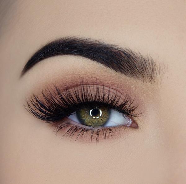 مكياج عيون باللون النود مكياج عيون باللون النود