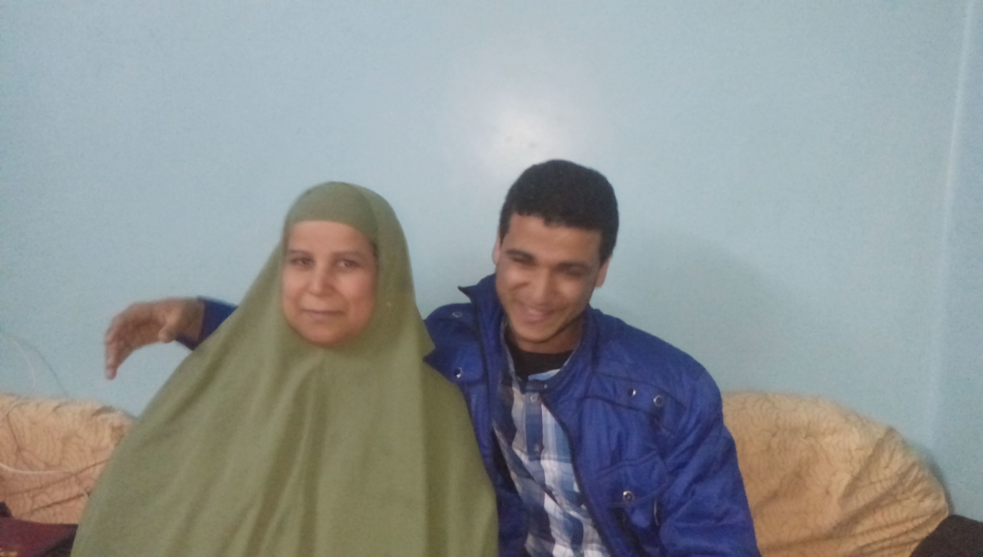رقم 2 صورة لعبد الاعلي مع امه رقم 2 صورة لعبد الاعلي مع امه
