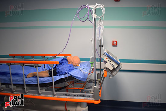 نموذج لمريض على سرير متطور داخل مستشفى اورام الاقصر