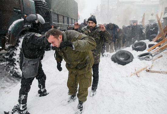 القبض على عشرات المتظاهرين فى أوكرانيا