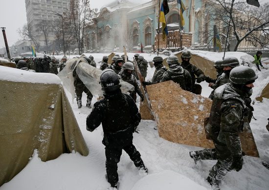 نقل خيام الاعتصام من أمام البرلمان الأوكرانى