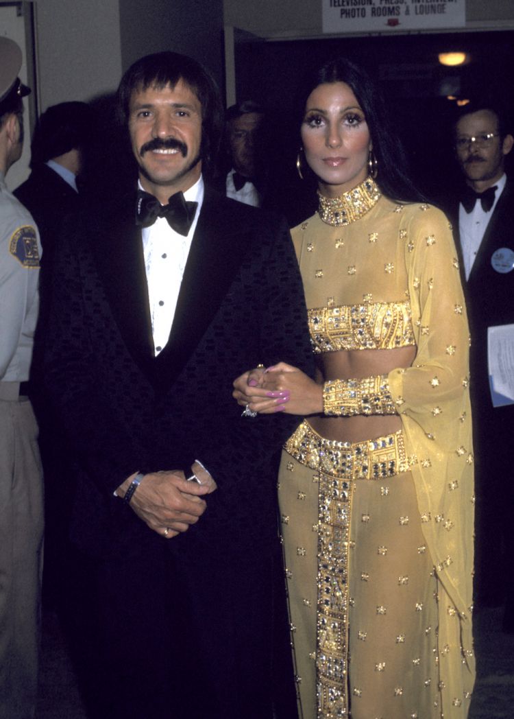 شير وسوني بونو في جوائز الأوسكار السنوية ال 45 في لوس أنجلوس، كاليفورنيا في عام 1973.